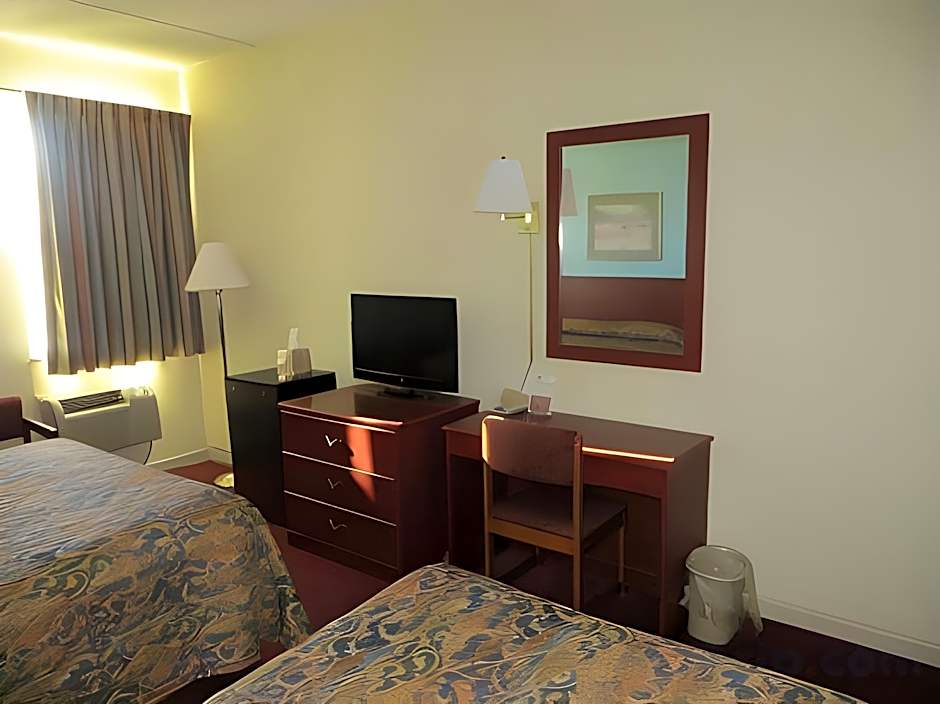 Super 8 by Wyndham Knoxville Downtown Area