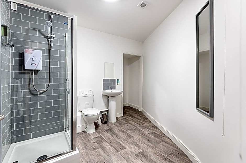 Contractor Base - Kitchen - Parking Included