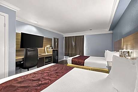 Suite with Two Double Beds and Balcony - Non-Smoking