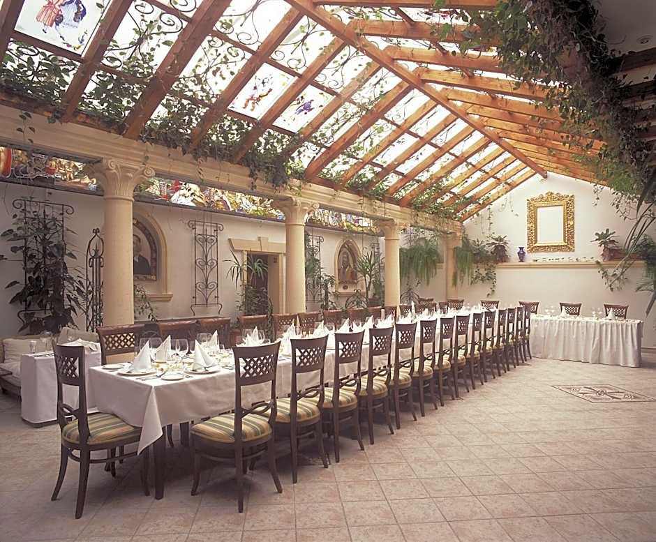 Green Garden Hotel
