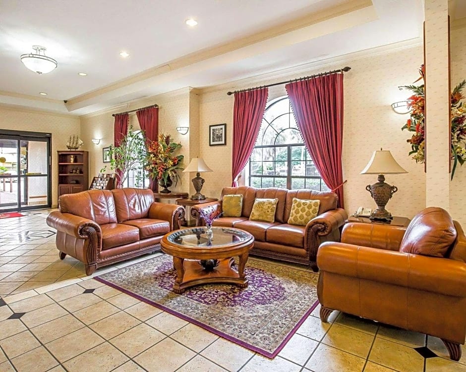 Econo Lodge Inn & Suites Beaumont