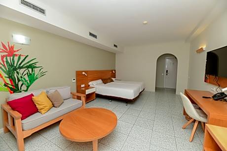 DOUBLE STANDARD WITH TERRACE 2 ADULTS