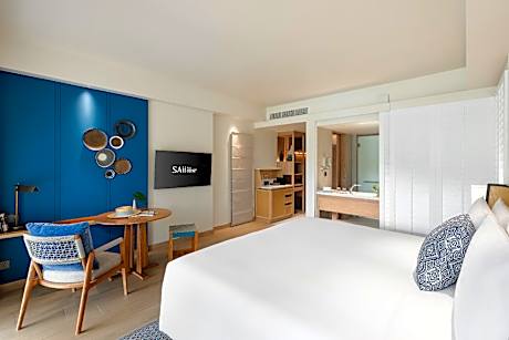 Ocean Front Balcony 1 King Bed