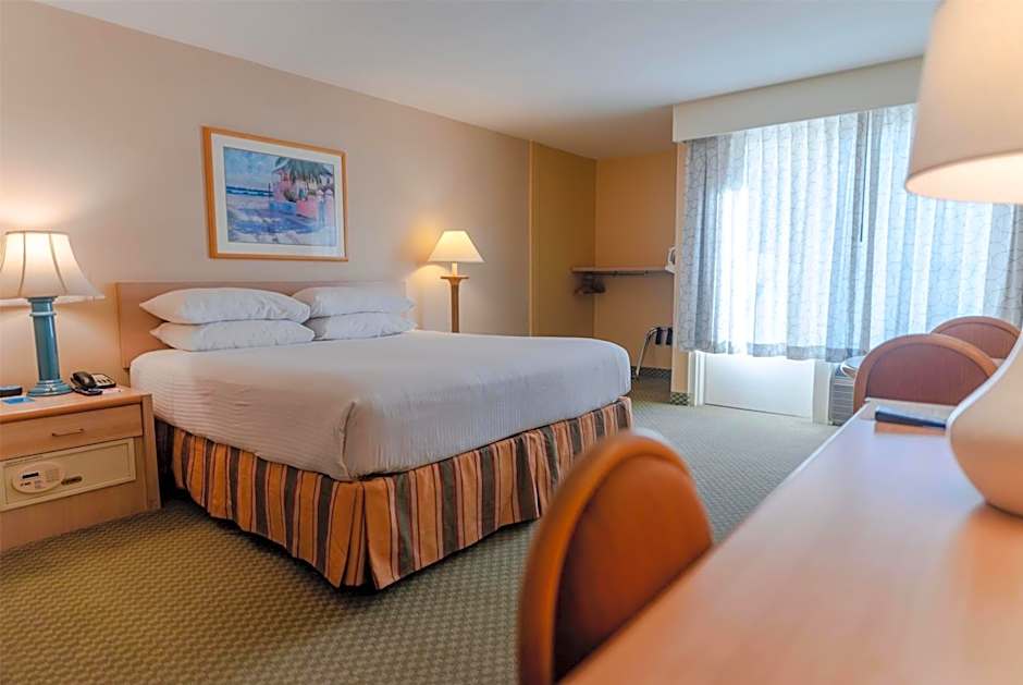 Howard Johnson by Wyndham Anaheim Hotel & Water Playground