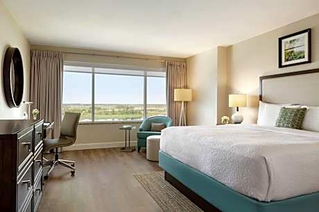 King Room with River View and Roll-in Shower - Mobility Access