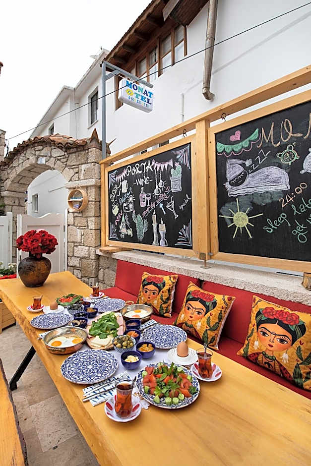 Monat Otel Alaçatı