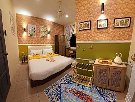 Deluxe Queen Suite