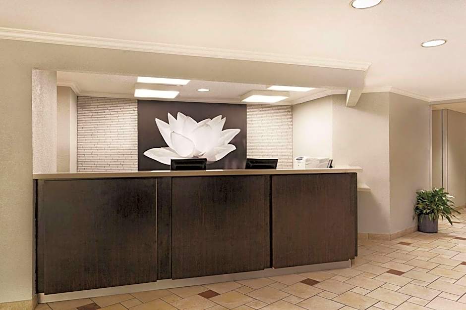 La Quinta Inn & Suites by Wyndham Miami Airport East