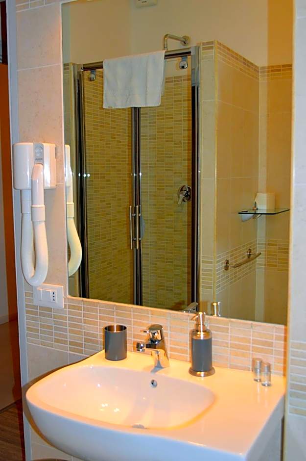 Check-Inn Rooms