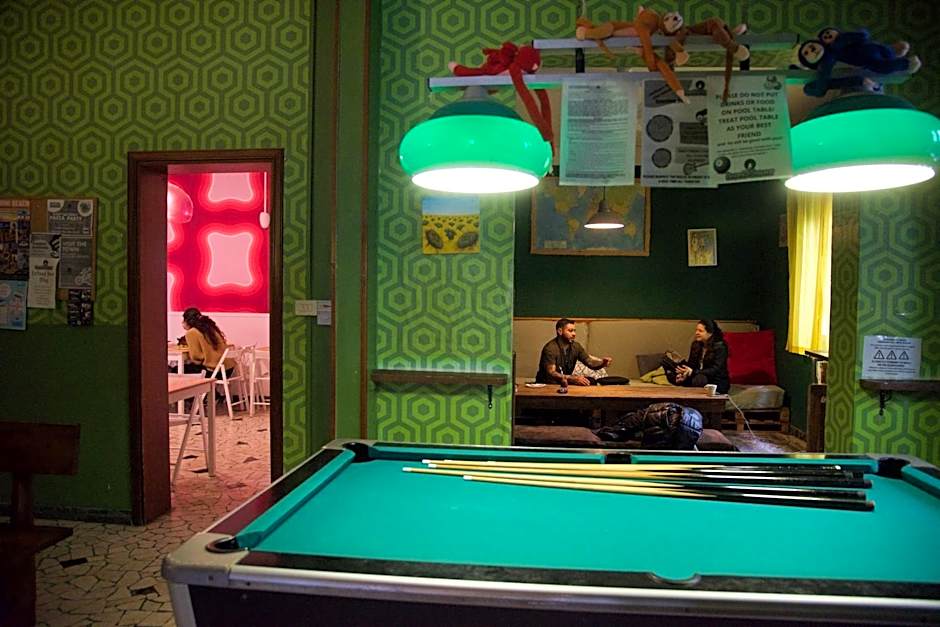 Sunflower City Student Hostel & Bar