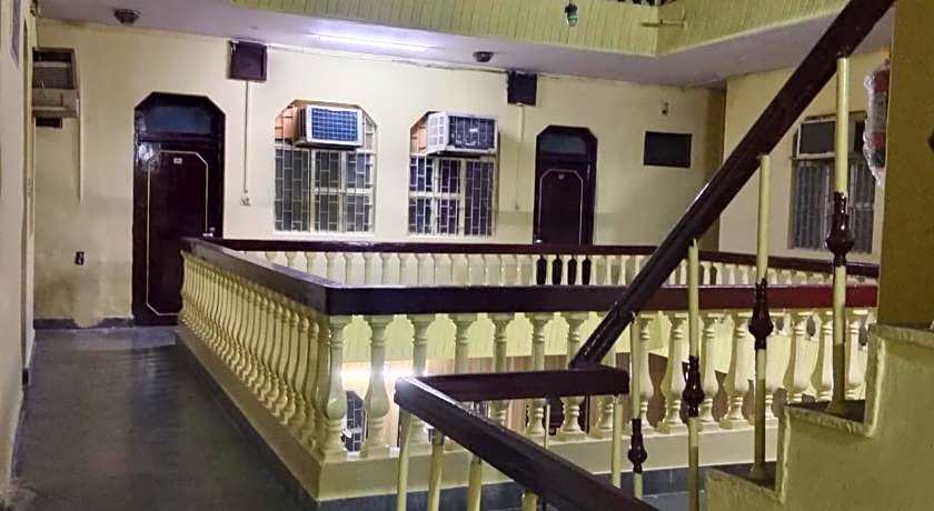 Hotel Raj Bed & Breakfast