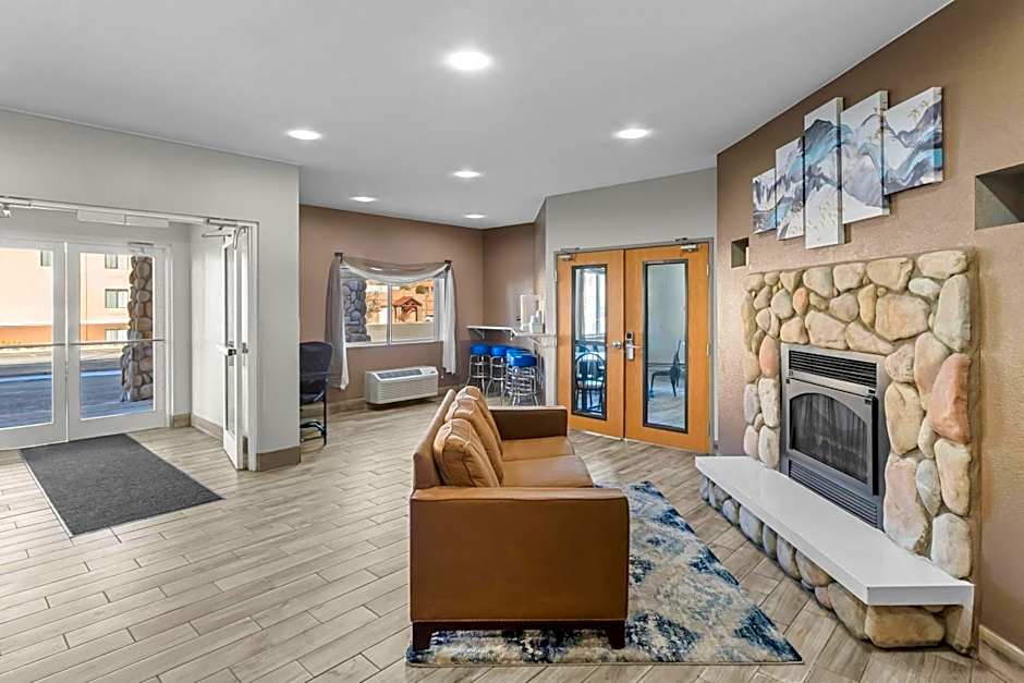 Days Inn & Suites by Wyndham Castle Rock