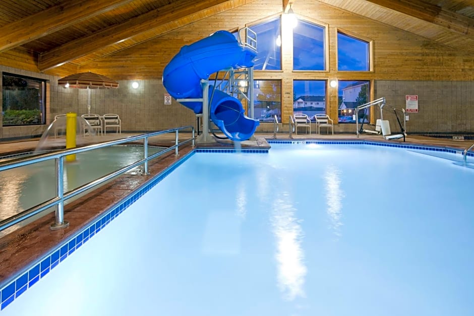AmericInn by Wyndham Fargo West Acres