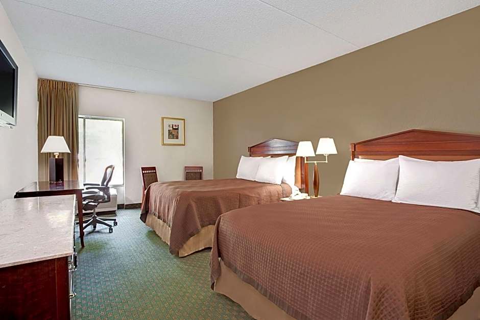 Days Inn by Wyndham Newport News City Center Oyster Point