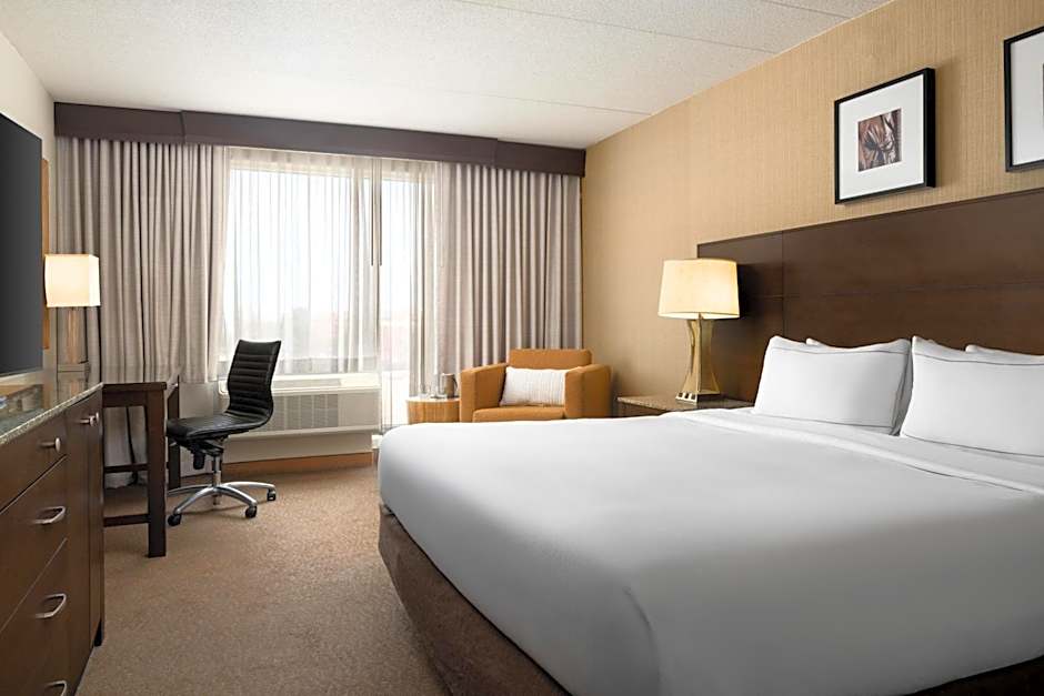 DoubleTree by Hilton Boston Bayside