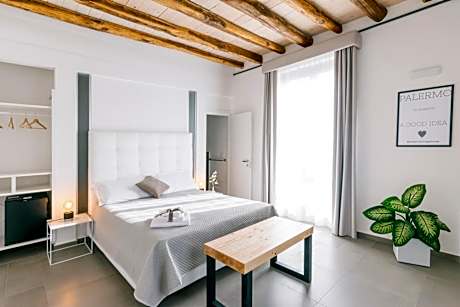 Deluxe Double Room with Balcony and Sea View