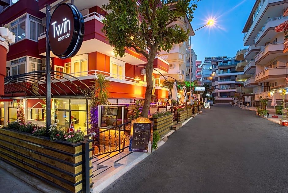 Twin Apart Hotel