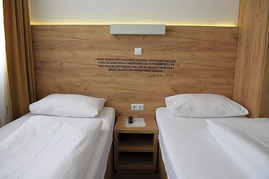 Hotel Argument