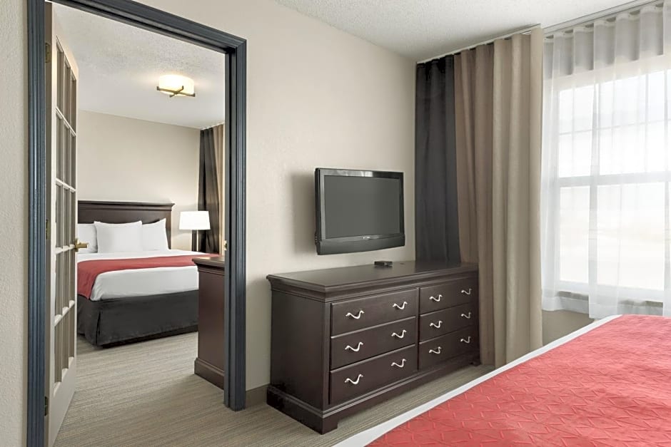 Country Inn & Suites by Radisson, Kansas City at Village West, KS