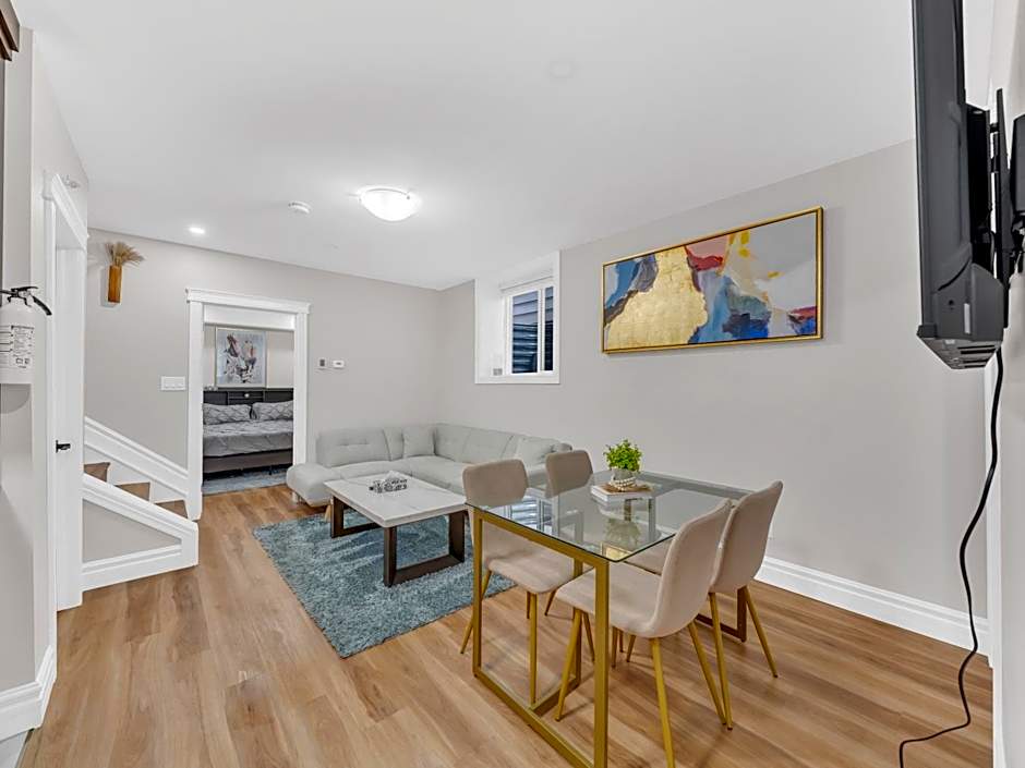 Stylish 2-Bedroom Apartment In Downtown Windsor