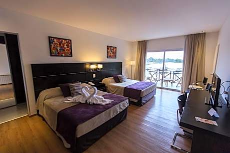 Howard Johnson by Wyndham San Pedro Resort & Marina