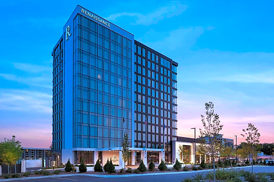 Renaissance Milwaukee West Hotel