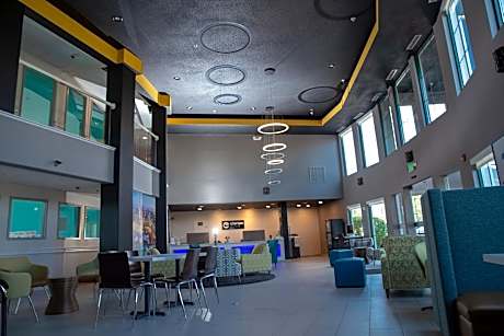 Clarion Pointe Indianapolis Airport