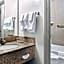 Days Inn & Suites by Wyndham Warren