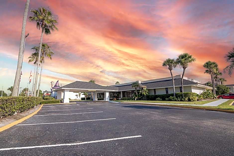 Cozy hotel with Super location near Disney