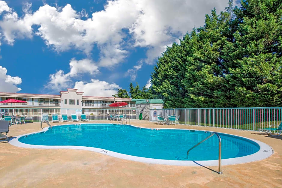 Ramada by Wyndham Edgewood Hotel & Conference Center