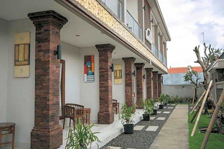 Uma Emas Residence
