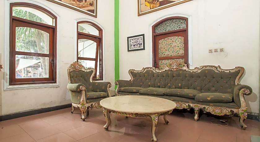 RedDoorz @ Genteng Surabaya 2