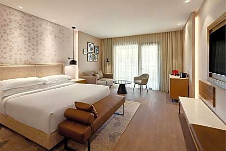 Smart Guest room, 1 King,  City view, Balcony