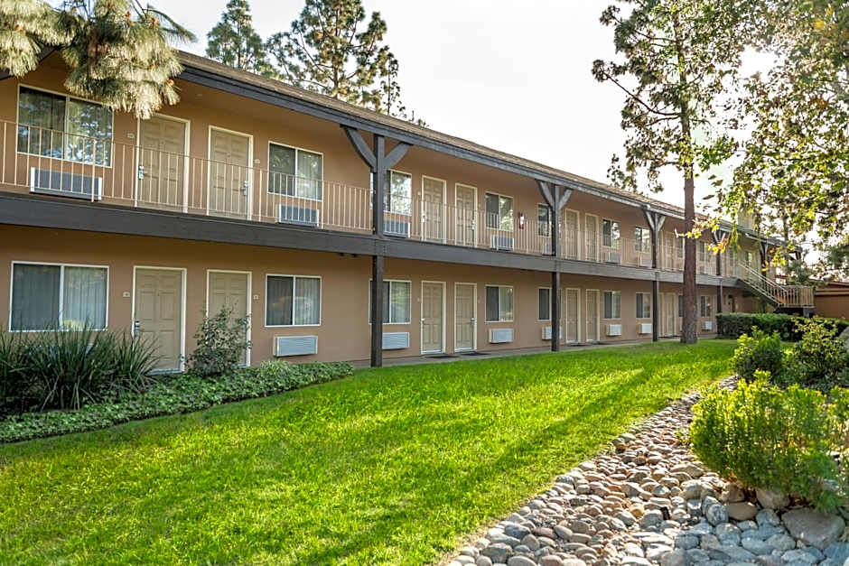 Ayres Lodge Alpine