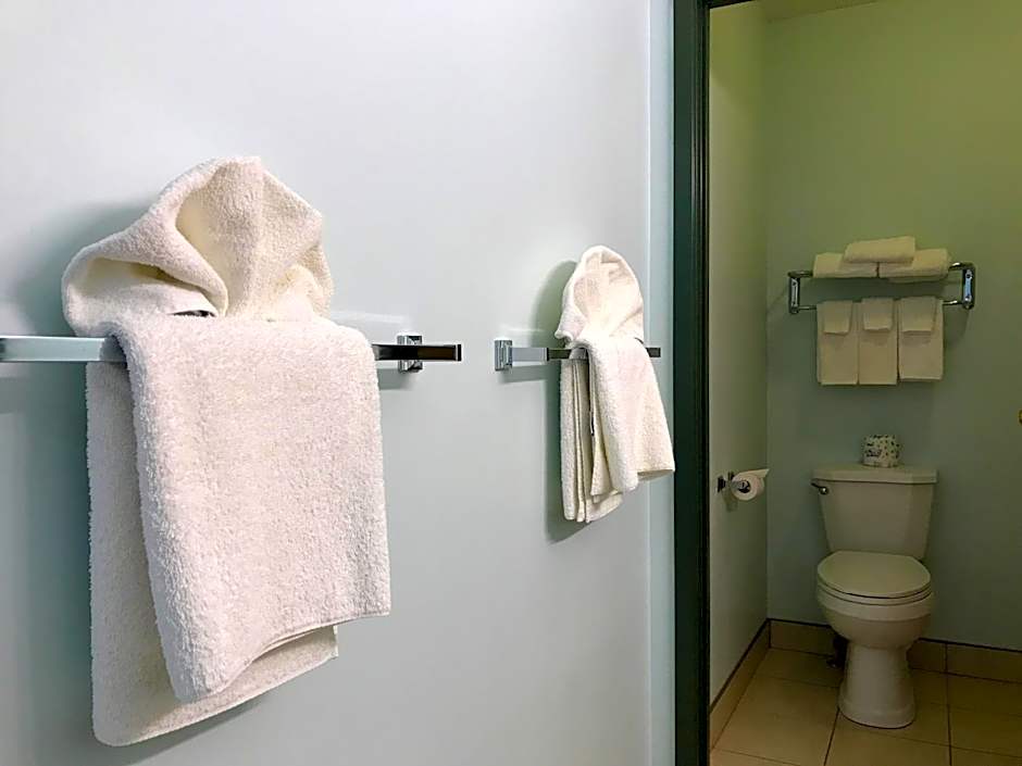 Super 8 by Wyndham Kindersley