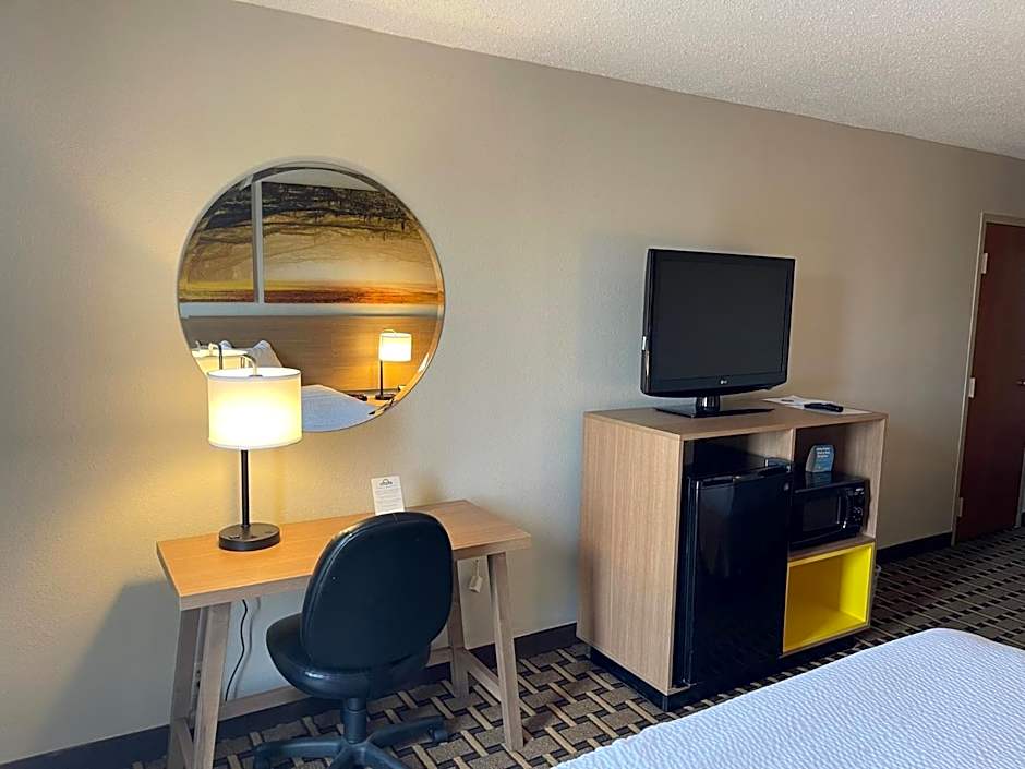 Days Inn by Wyndham Fayetteville-South/I-95 Exit 49