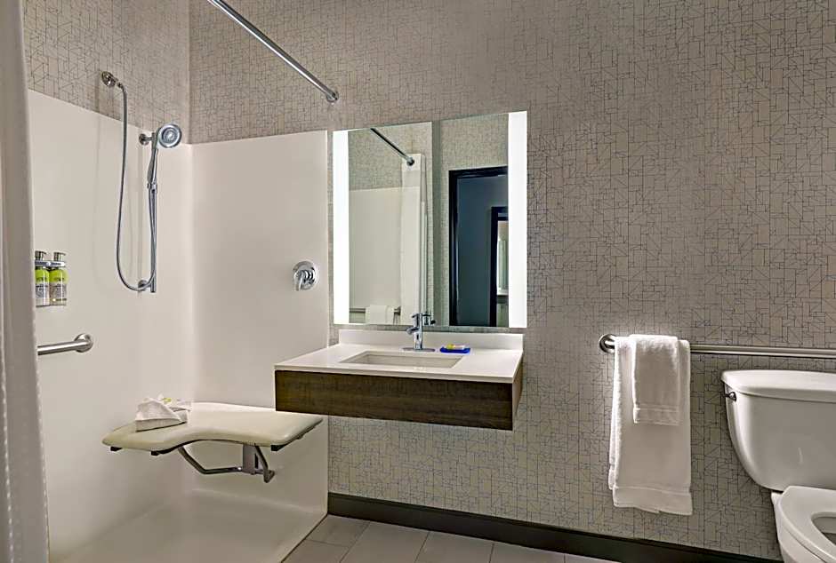 Holiday Inn Express & Suites Newport By IHG