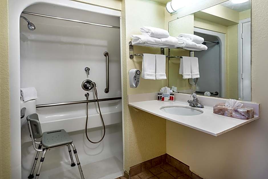 Days Inn & Suites by Wyndham Clovis
