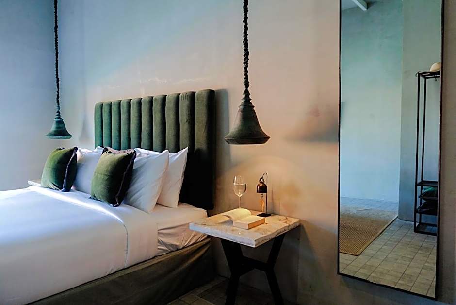 Studio O - Luxurious Duplex Studios Walk to Beach