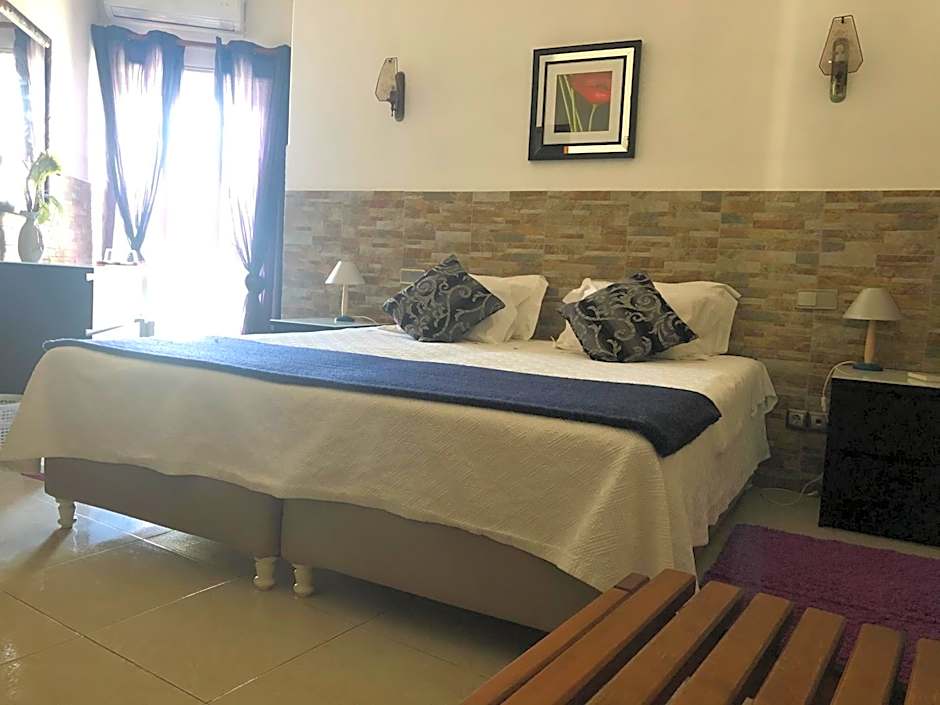 Apartamentos e Quartos Atalaia