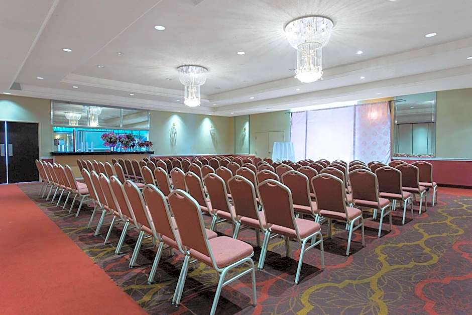 Ramada by Wyndham Glendale Heights/Lombard