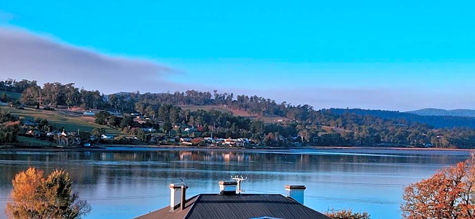 Rosevears Riverview Hotel