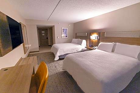 Queen Room with Two Queen Beds - Hearing Accessible