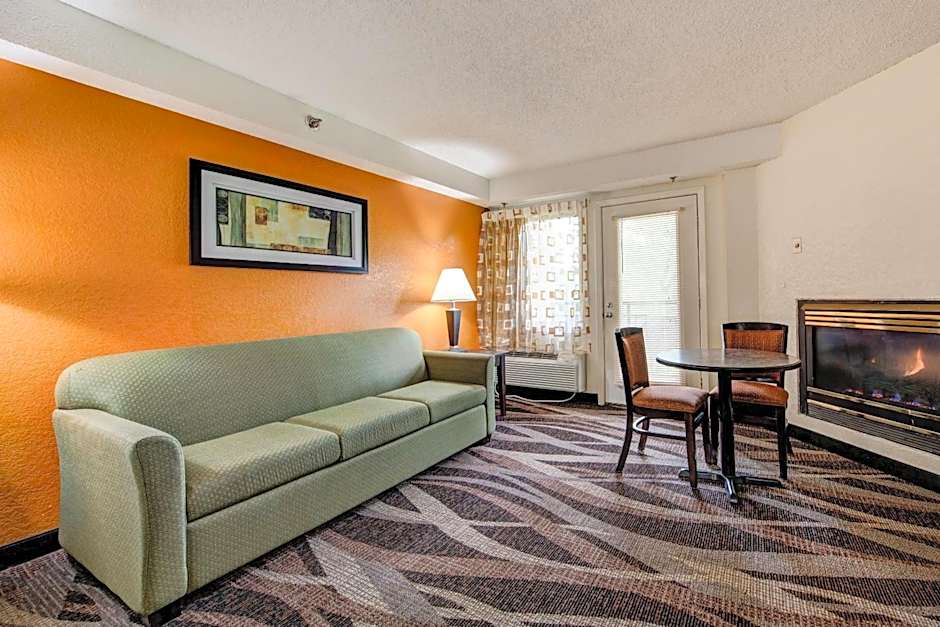 Quality Inn Creekside - Downtown Gatlinburg