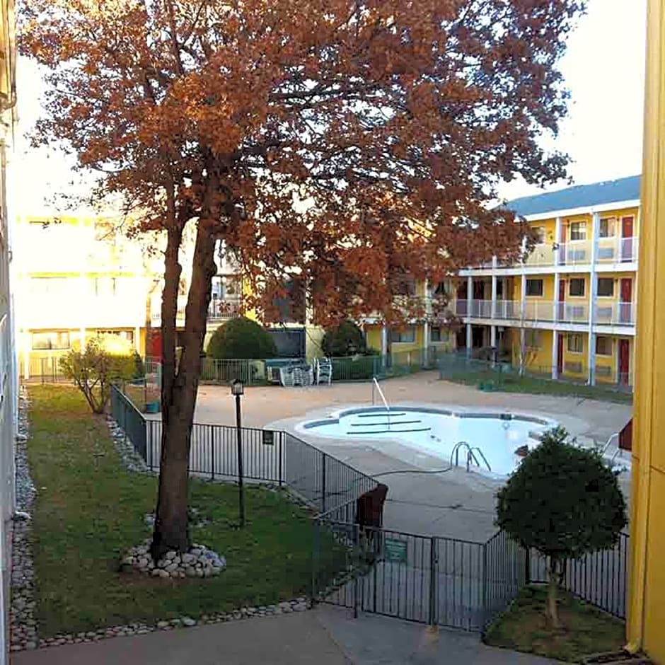 Oaktree Inn & Suites Oklahoma City – Oklahoma City, OK