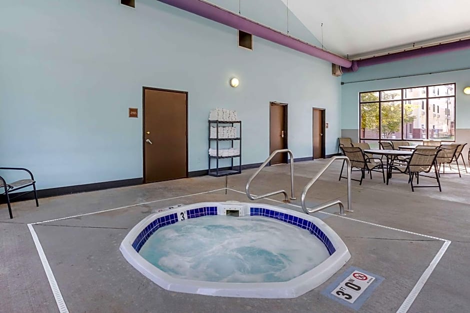 Econo Lodge Inn & Suites Fairgrounds