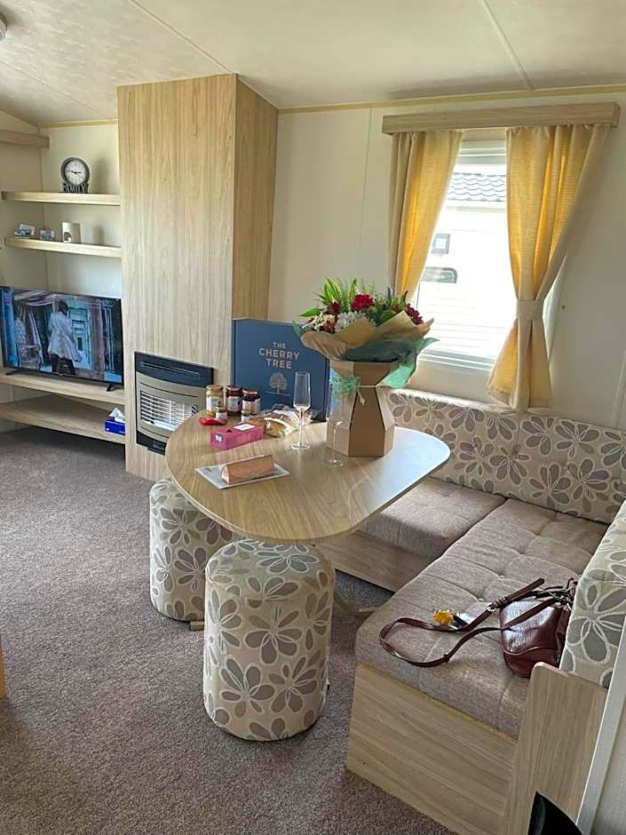 6 berth caravan Cherry tree holiday park Great yarmouth