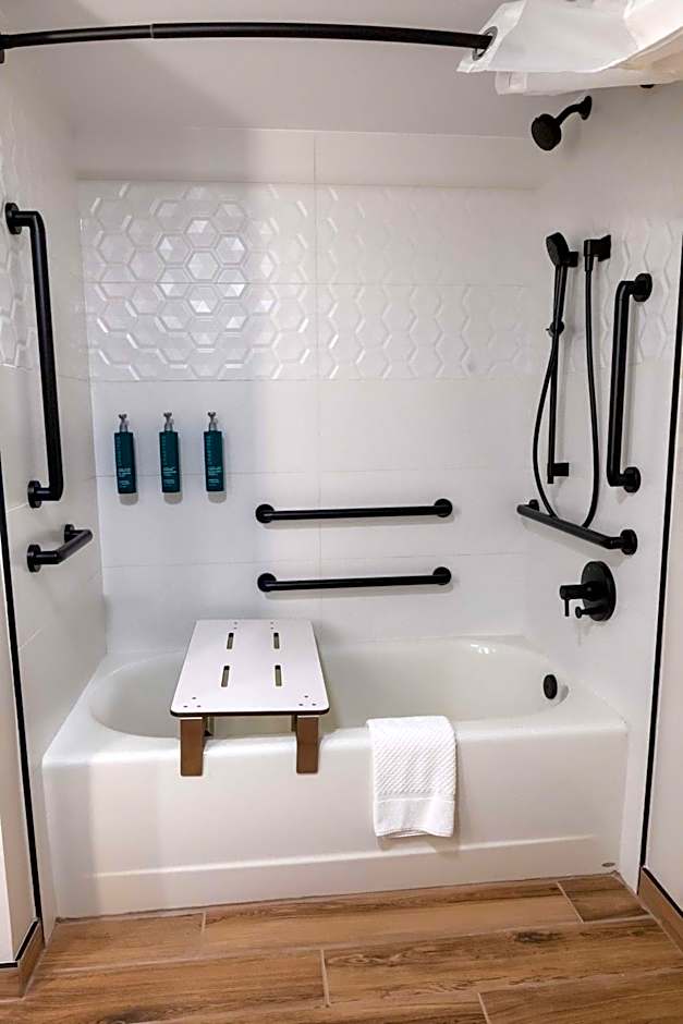 DoubleTree By Hilton Tinton Falls Eatontown