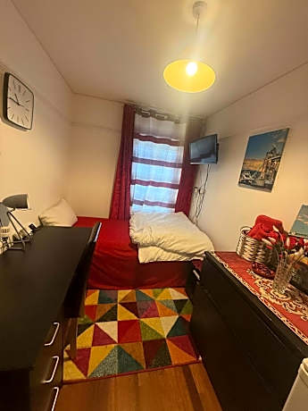 4 Bedroom house rented by the Room