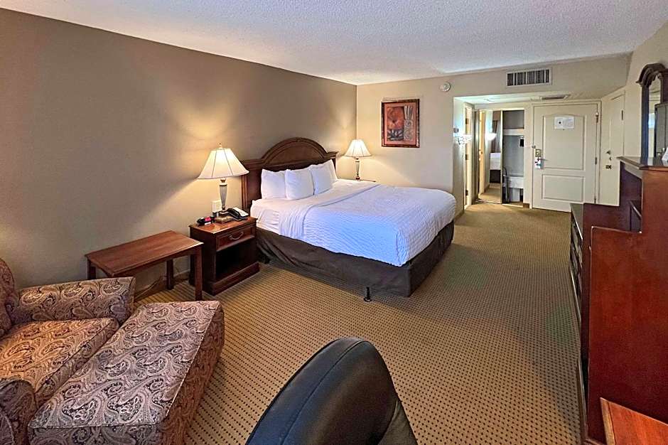 Clarion Inn Garden City